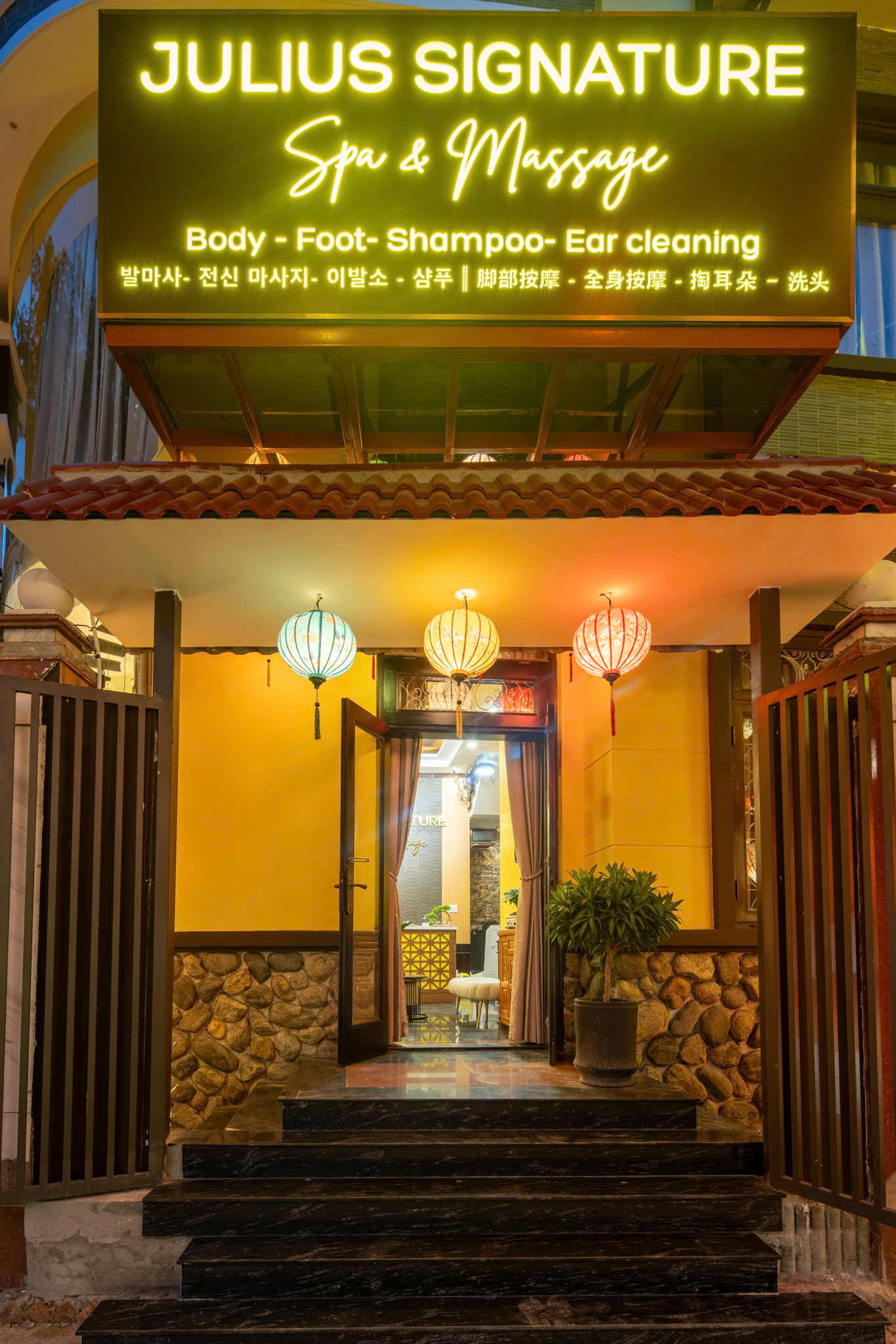 Julius Spa entrance